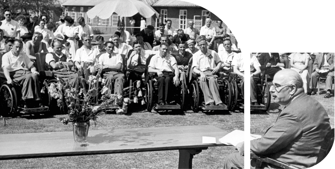 altes Bild einer Siegerehrung von Rollstuhlfahrern